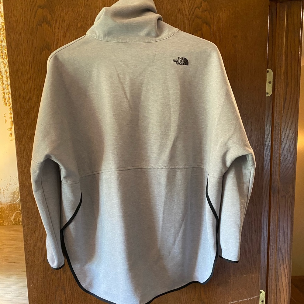 Northface poncho. Grey. Size medium.